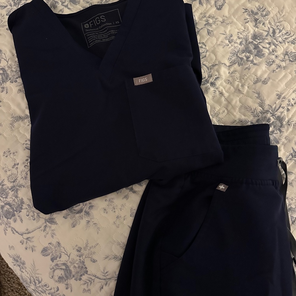 Scrub set